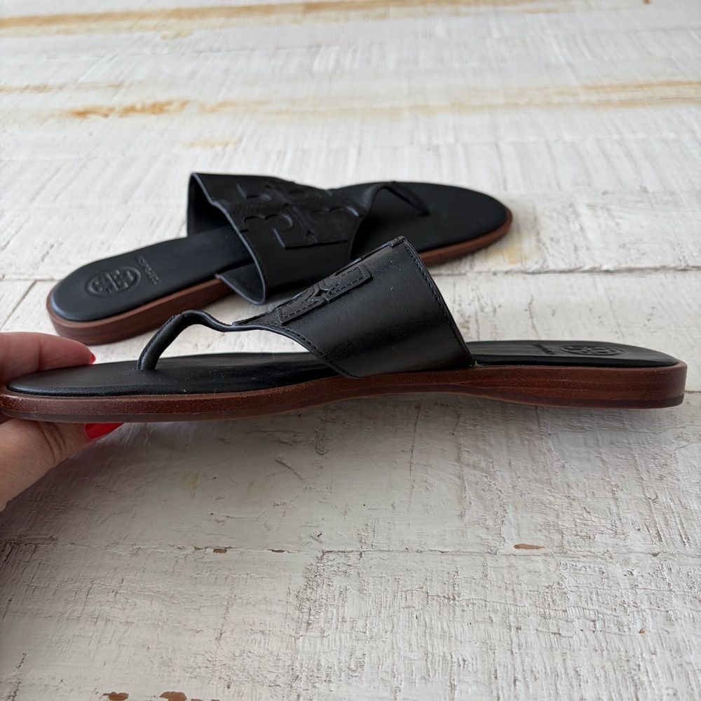 Tory Burch Weston Sandals size 7 Black Leather Front‎ Logo Flat Thong Toe Post - Picture 6 of 12